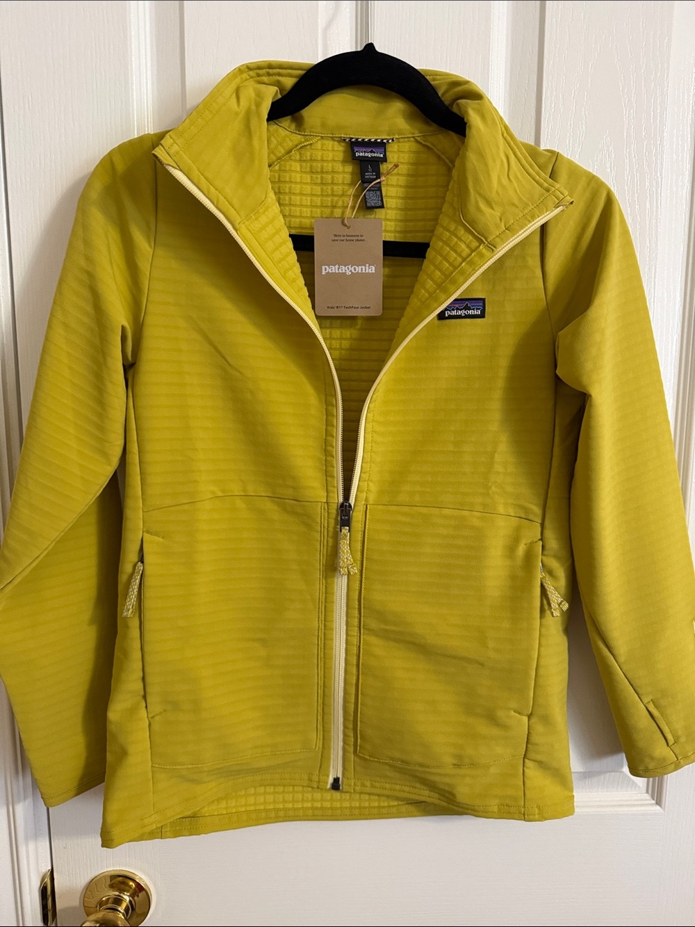 Patagonia Kids’ R1 Tech Face Full-Zip Jacket
Kid size L, style 64800 BNLG